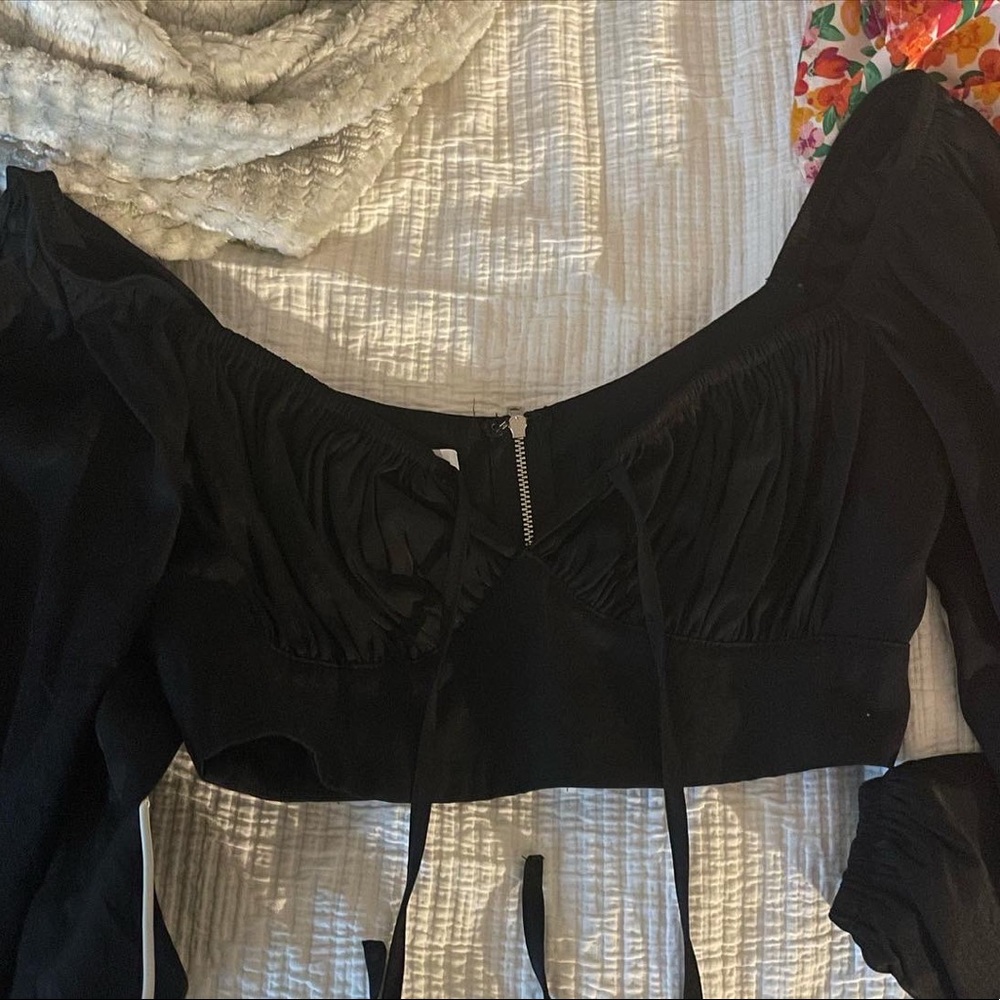 Black long sleeve crop top